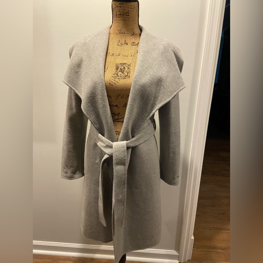 Tahari wrap coat in grey size small